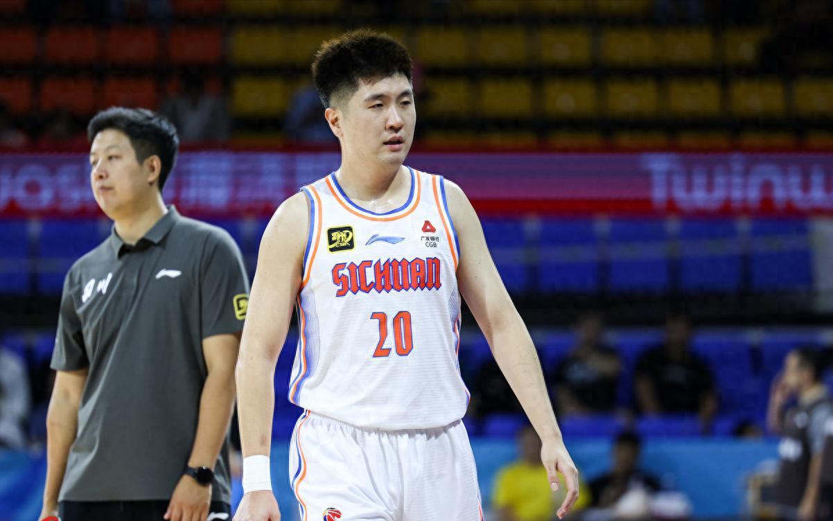 世界杯赛事平台安装-杜锋爱徒加盟NBL,新疆后卫伤势接近郭艾伦,杨舒予成女篮队长